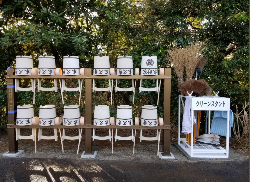 お寺様の墓地の水桶と、水桶を置く棚の新調